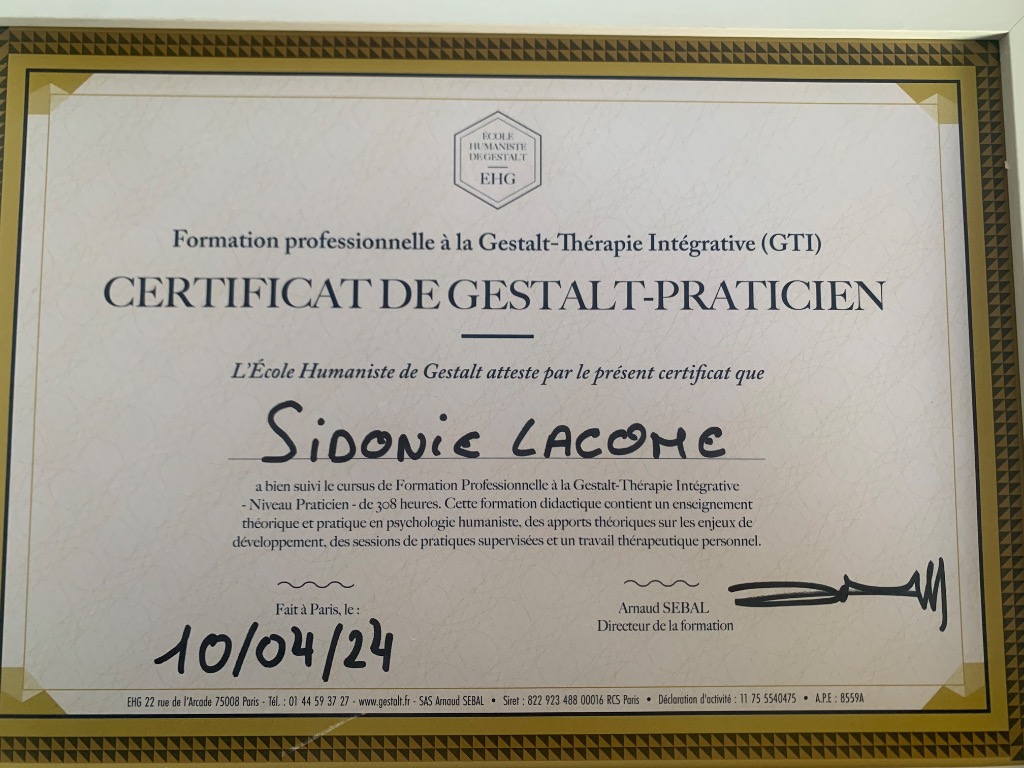 photo diplome SIDONIE LACOME