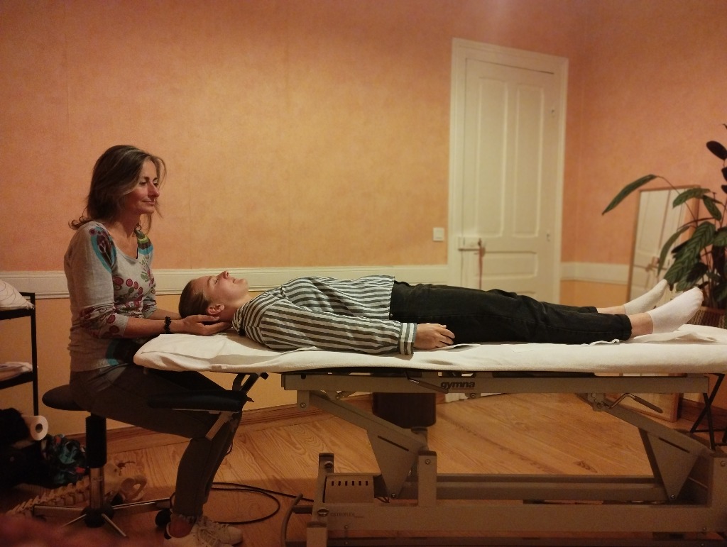 photo seance Gyslaine Barade Soins énergétiques