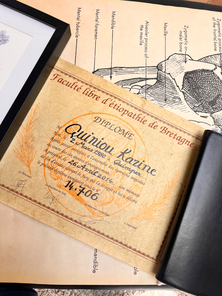 photo diplome Karine QUINIOU Étiopathe 