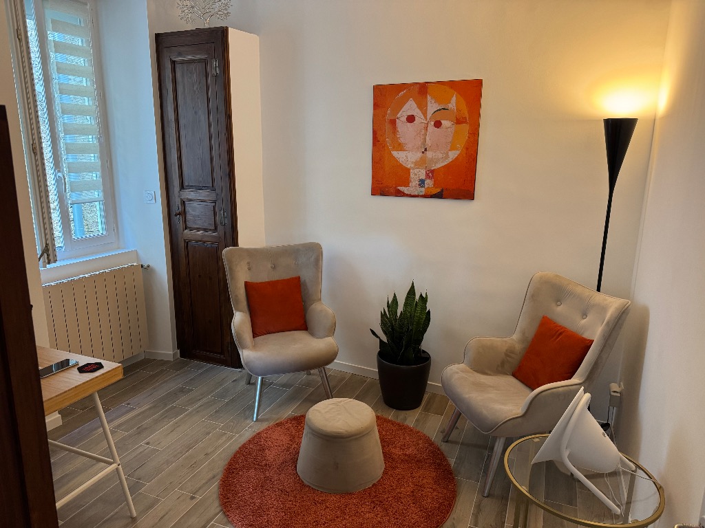 photo cabinet Loïc BELLO