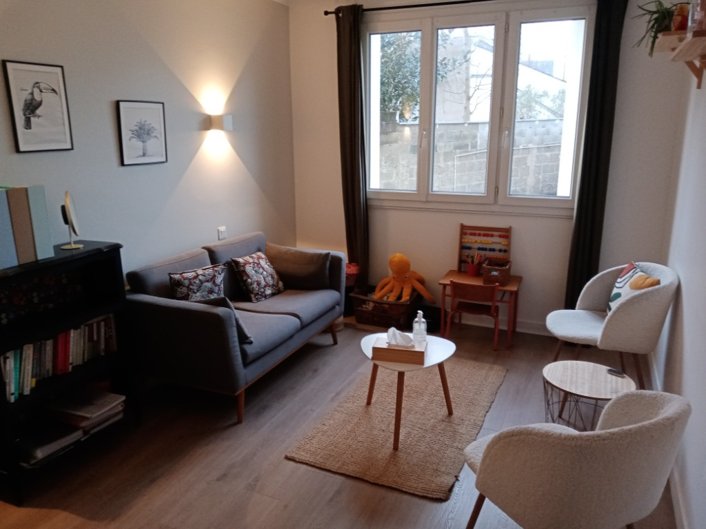 photo cabinet Charlotte Sécher