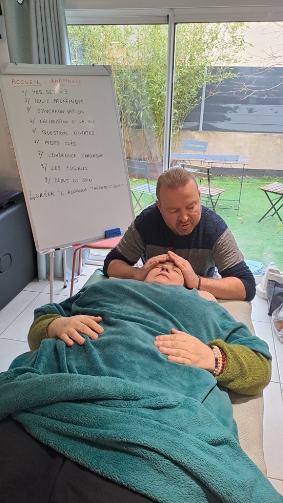 photo seance Raphaël Formations Hypno-énergétiques