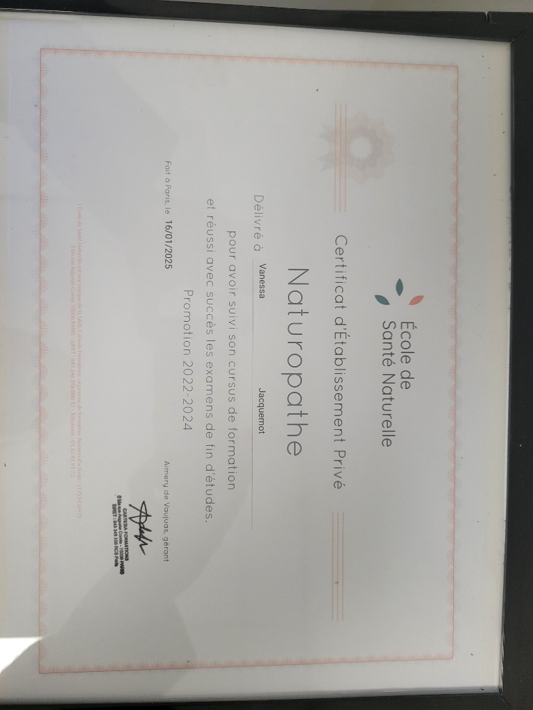 photo diplome Vanessa jacquemot naturopathe 