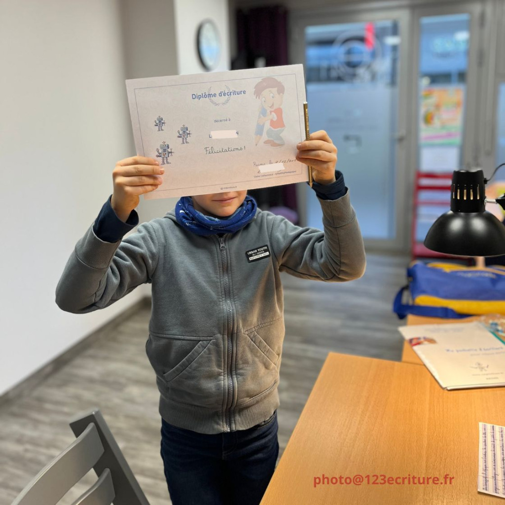 photo seance Carbonnaux Claire Graphopédagogue