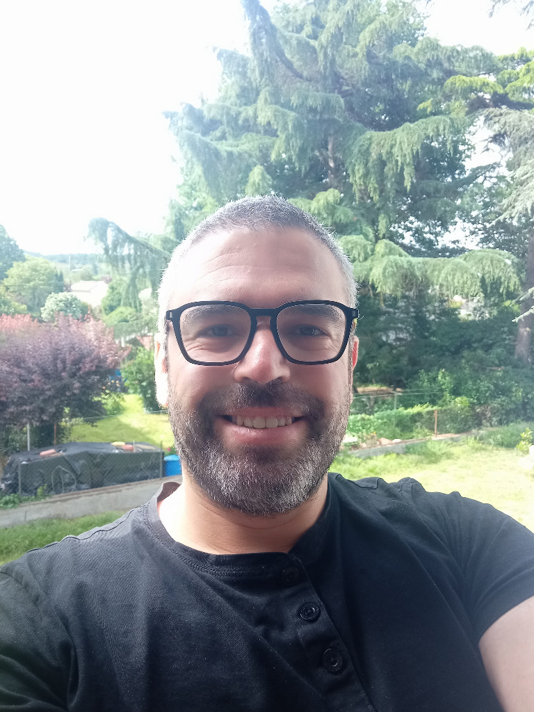 photo portrait HUMAN IS THERAPY