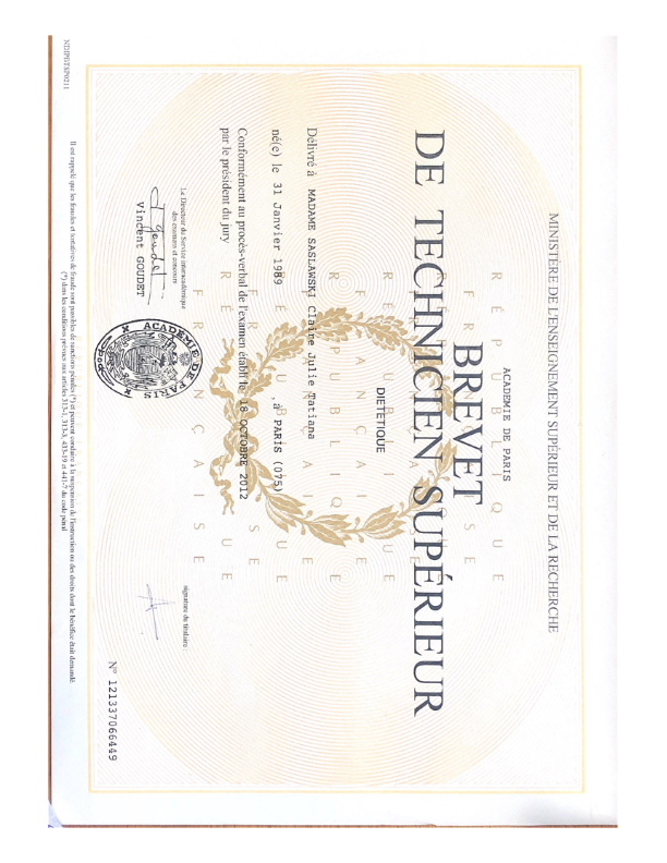 photo diplome Claire Saslawski Equilibre Nutrition Santé