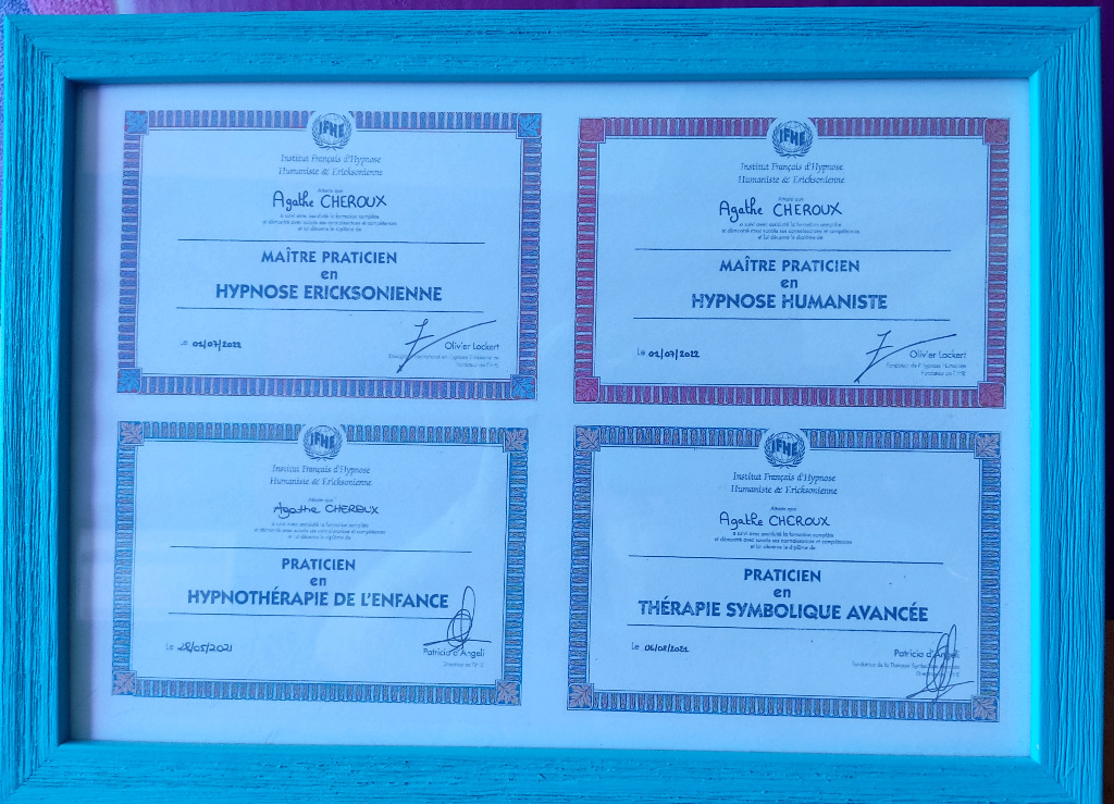 photo diplome Hypnose Blois Agathe Chéroux