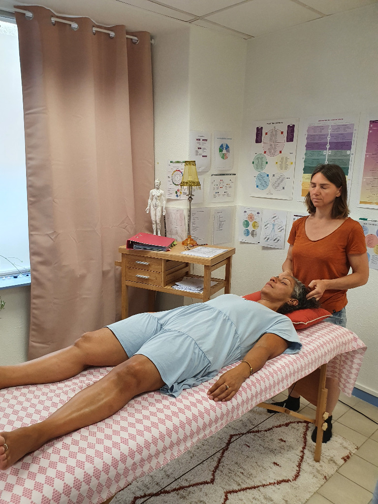 photo seance Aurėlia Arnould kinesiologie 