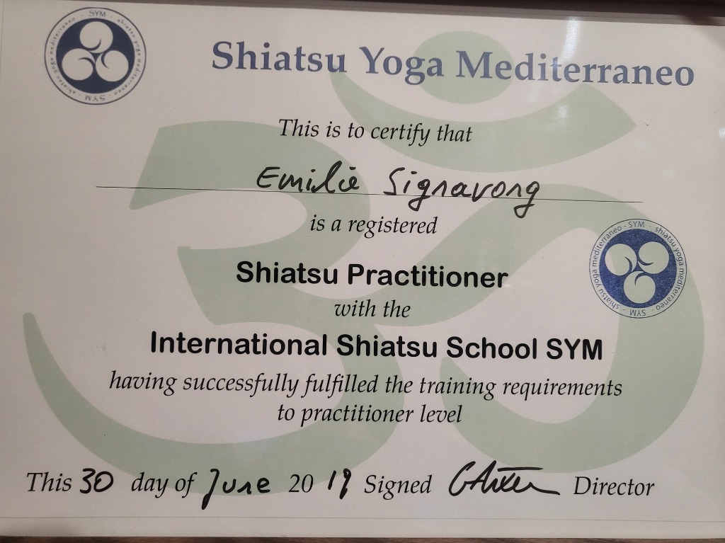 photo diplome Emilie SIGNAVONG