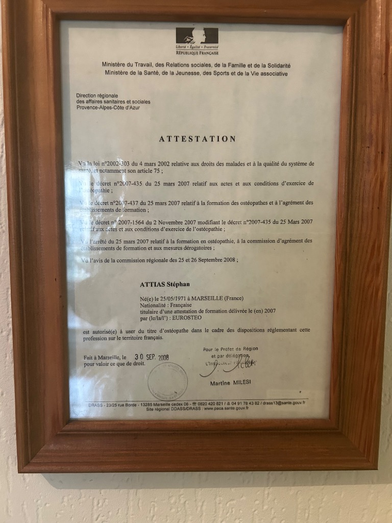 photo diplome Stephan Attias osteopathe