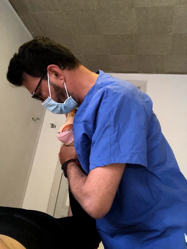 photo seance Stephan Attias osteopathe