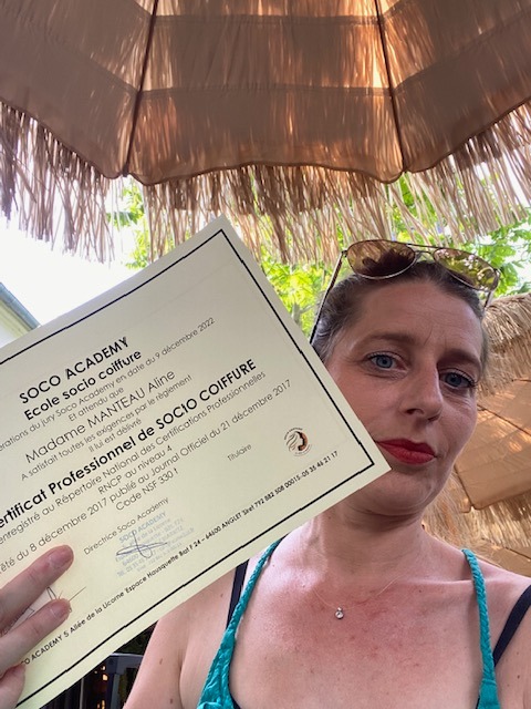 photo diplome Aline manteau