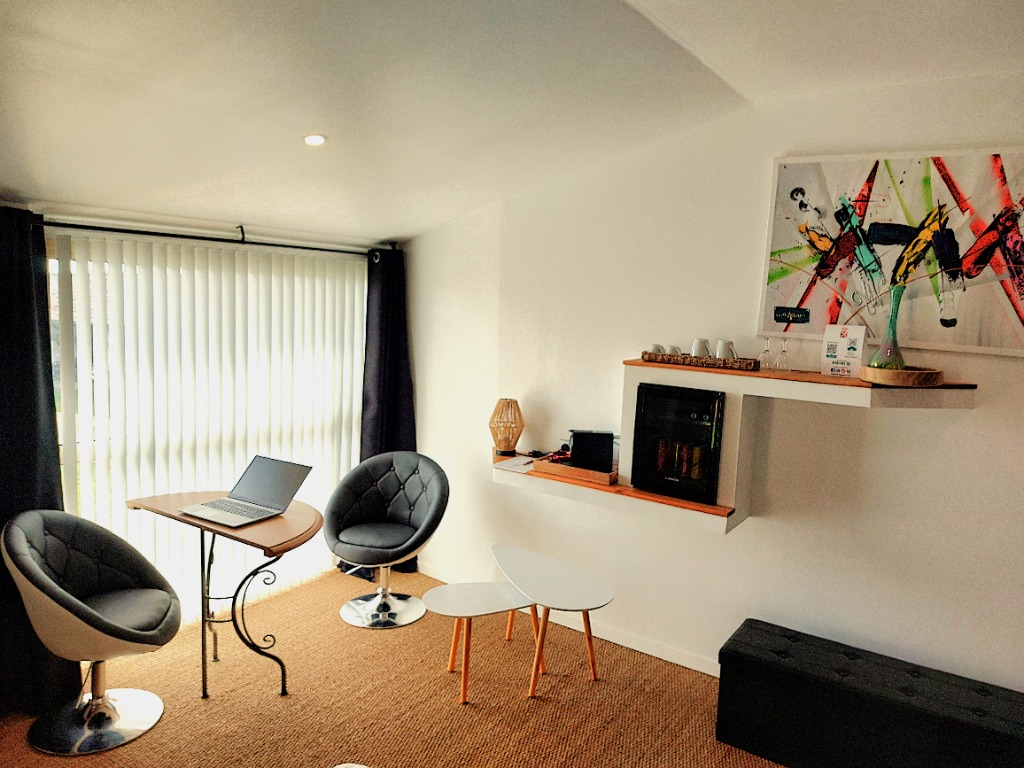 photo cabinet Monique Tesson (EI)