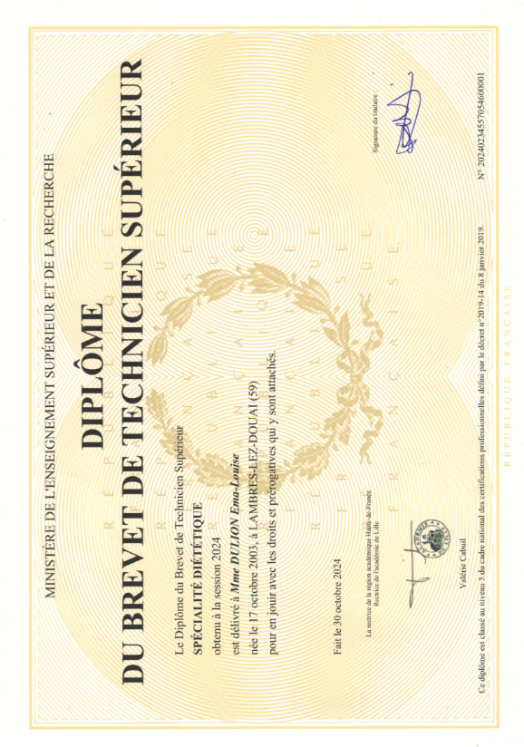 photo diplome Ema Louise Dulion