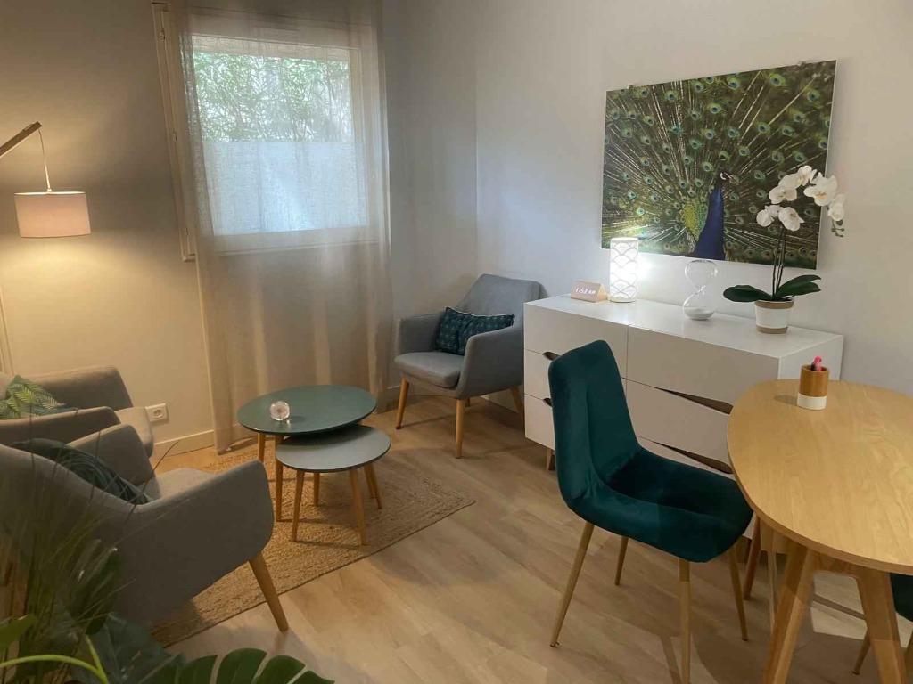 photo cabinet Charlie Juin