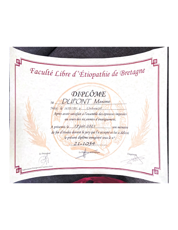 photo diplome Maxime Dupont Etiopathe 