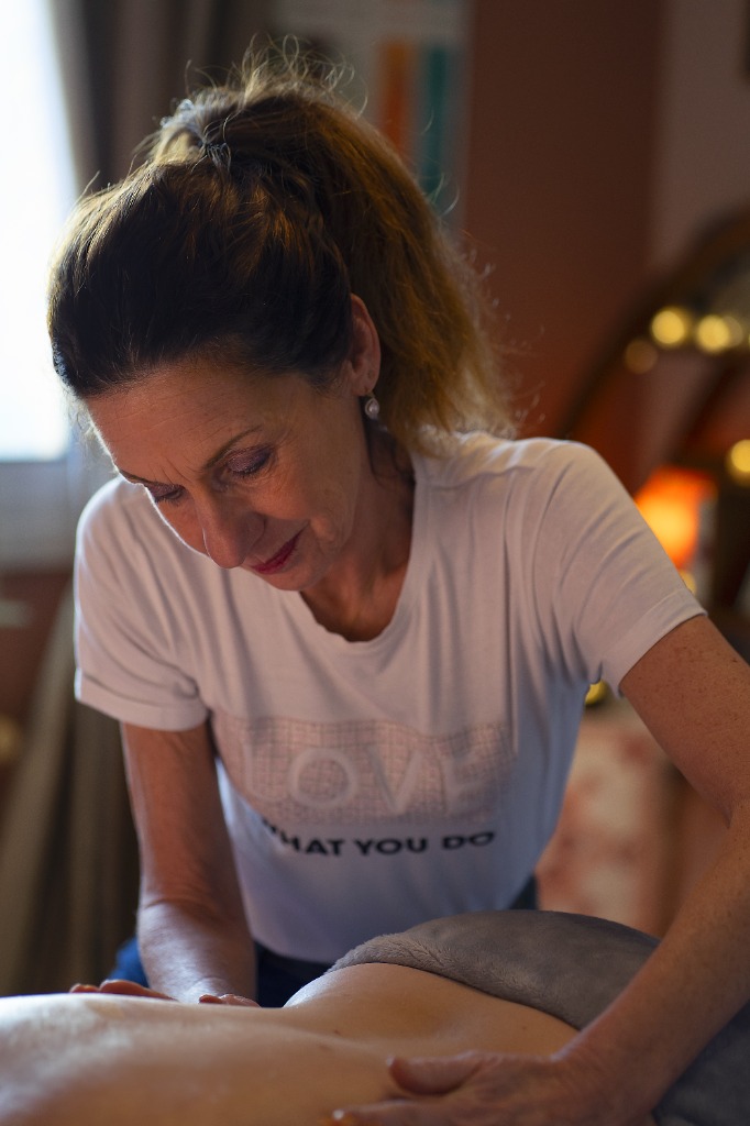 photo seance SENSATION AILE MASSAGES BY CECILE