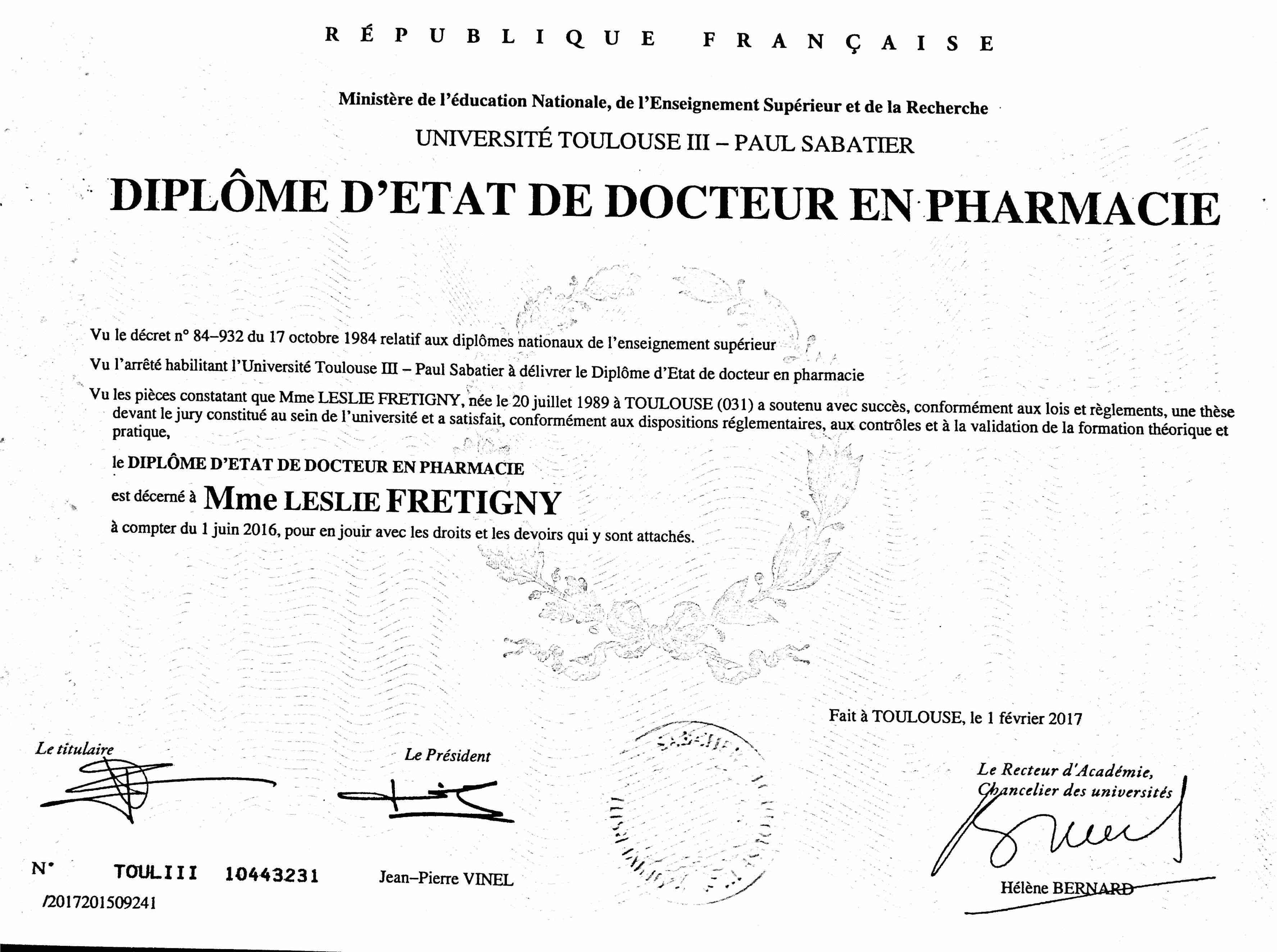 photo diplome Leslie FRÉTIGNY - Docteur en Pharmacie
