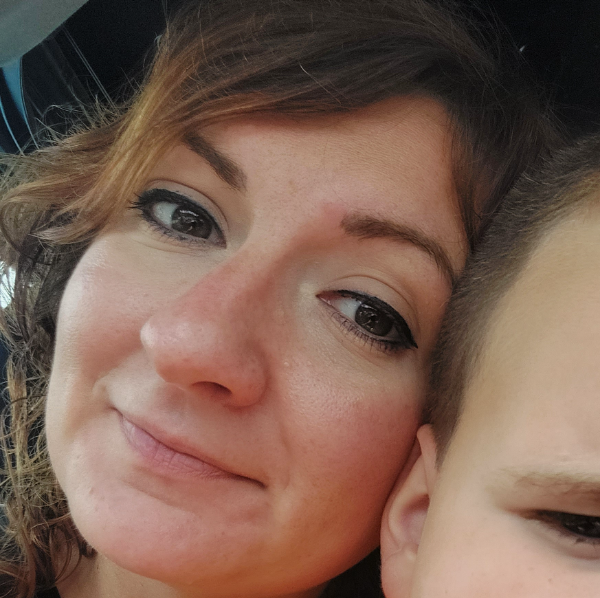 Milène et une pierre