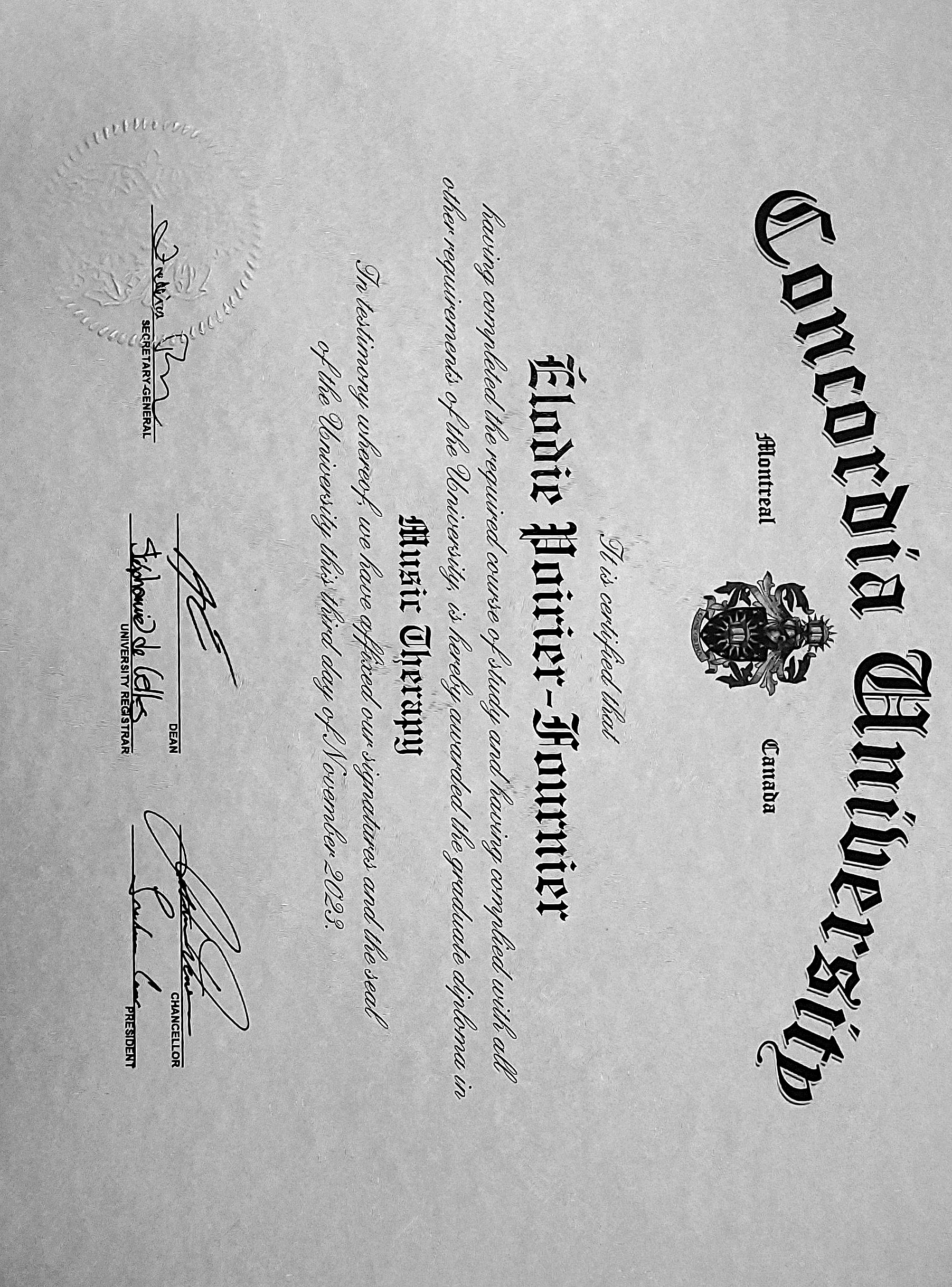 photo diplome Élodie Poirier