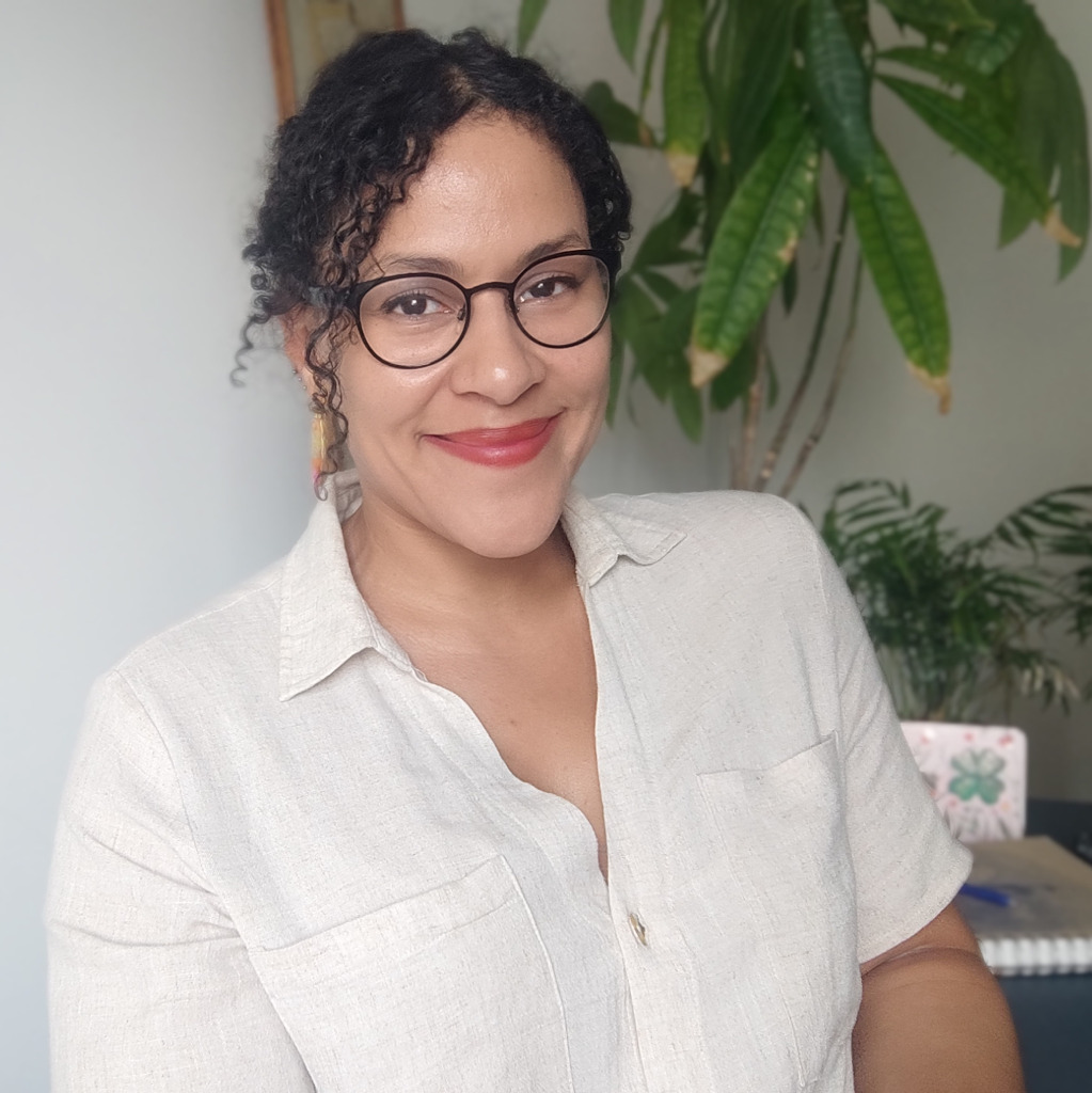 photo portrait Gwenaëlle CLEREBAUT | Astro-tarot-masso-thérapeute