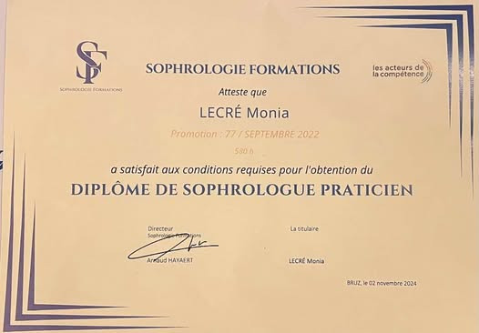 photo diplome Monia Lecré Sophrologue
