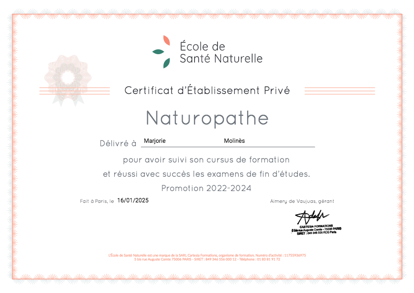 photo diplome Marjorie Molinès Pharmacien naturopathe