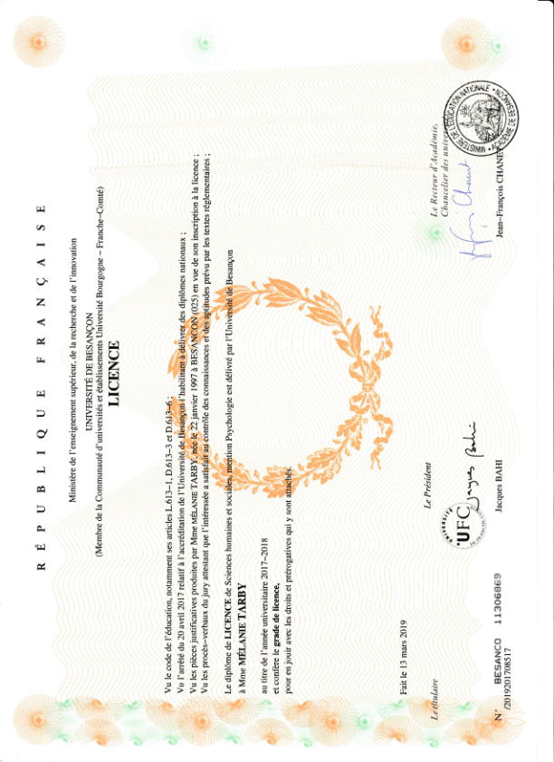 photo diplome Mélanie Tarby