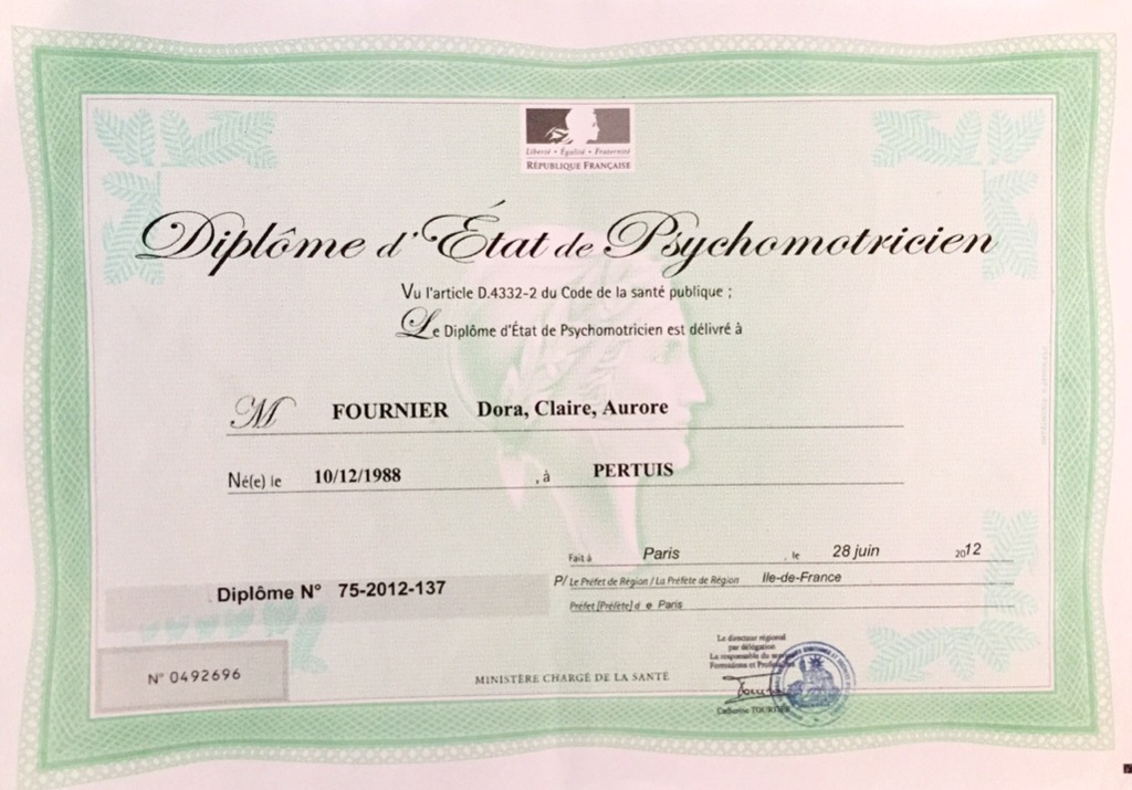photo diplome Dora Fournier