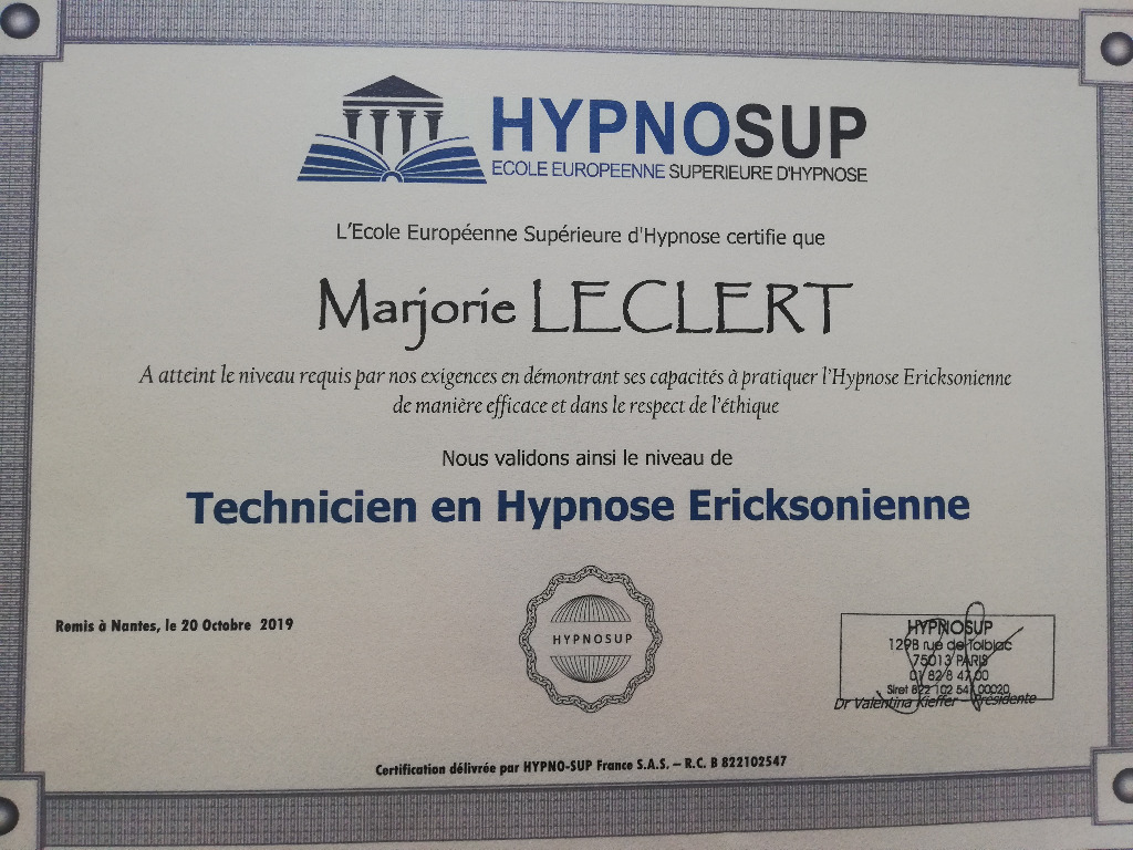 photo diplome Marjorie Hypnose & Reiki (soin et enseignement)