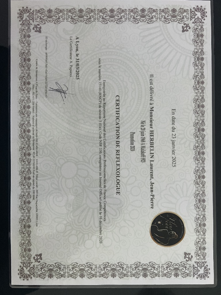 photo diplome Laurent Réflexologie 