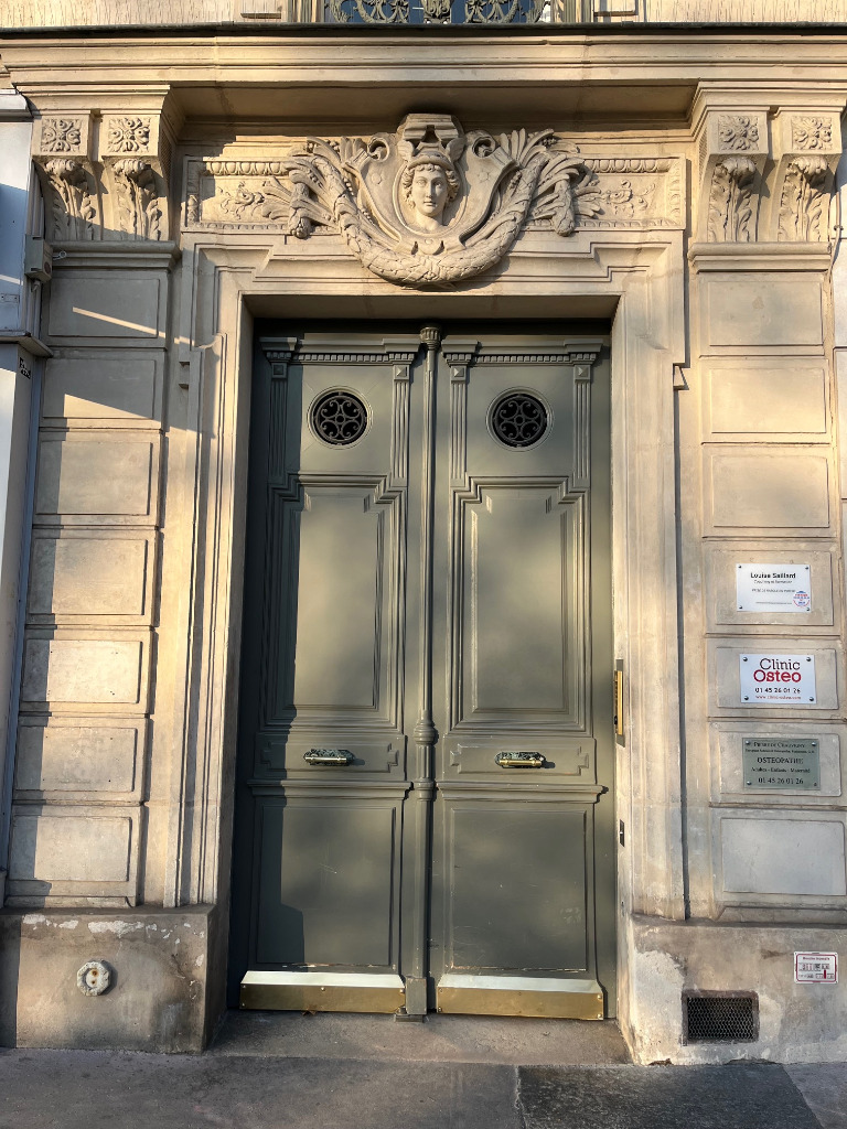 photo diplome Amandine Dhuique-Mayer | Thérapeute & Guérisseuse