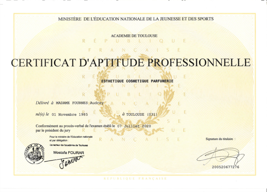 photo diplome Audrey facialiste