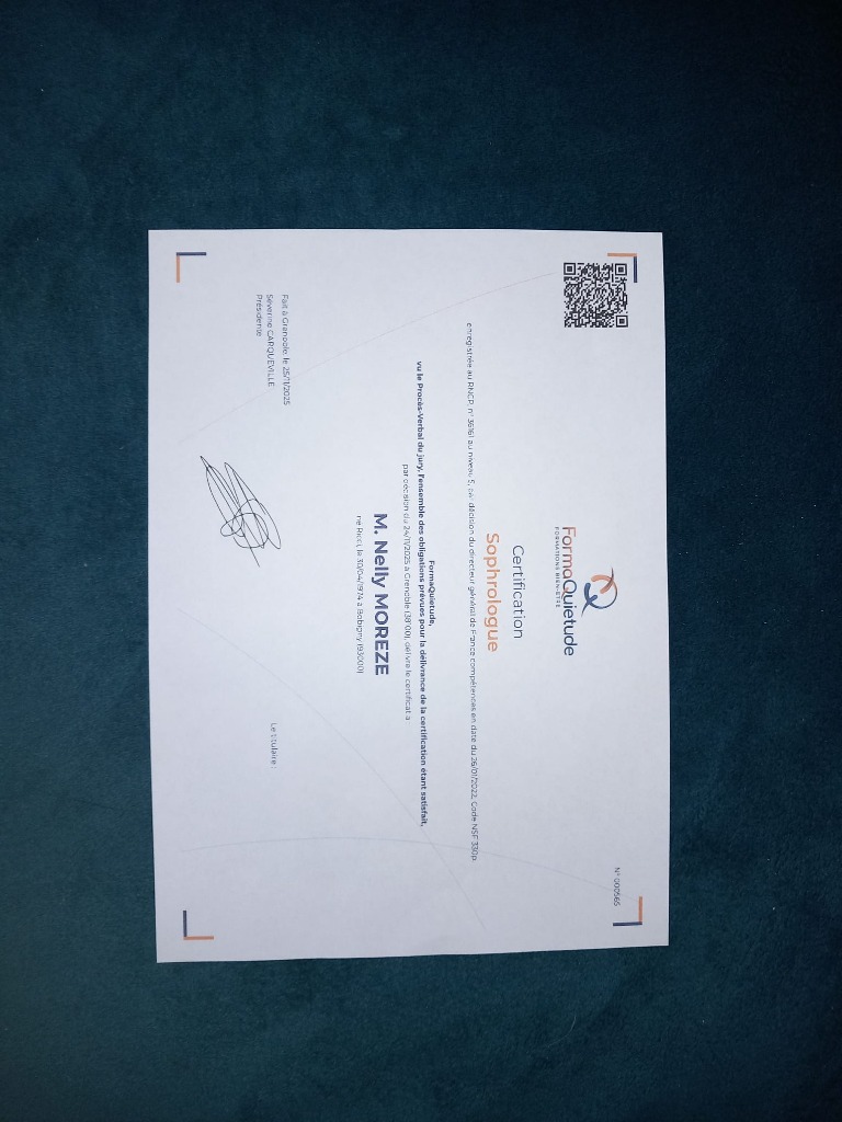 photo diplome Nelly moreze