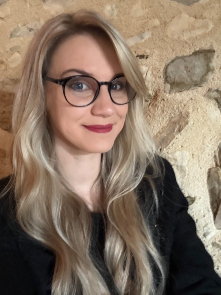 photo portrait Aurélie BRUON GRAPHOTHERAPEUTE