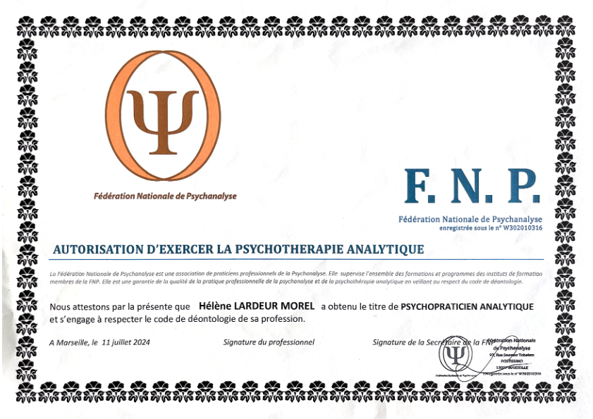 photo diplome Hélène Lardeur - HLThérapies