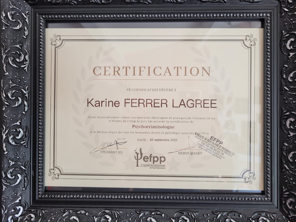 photo diplome Karine FERRER-LAGRÉE 
