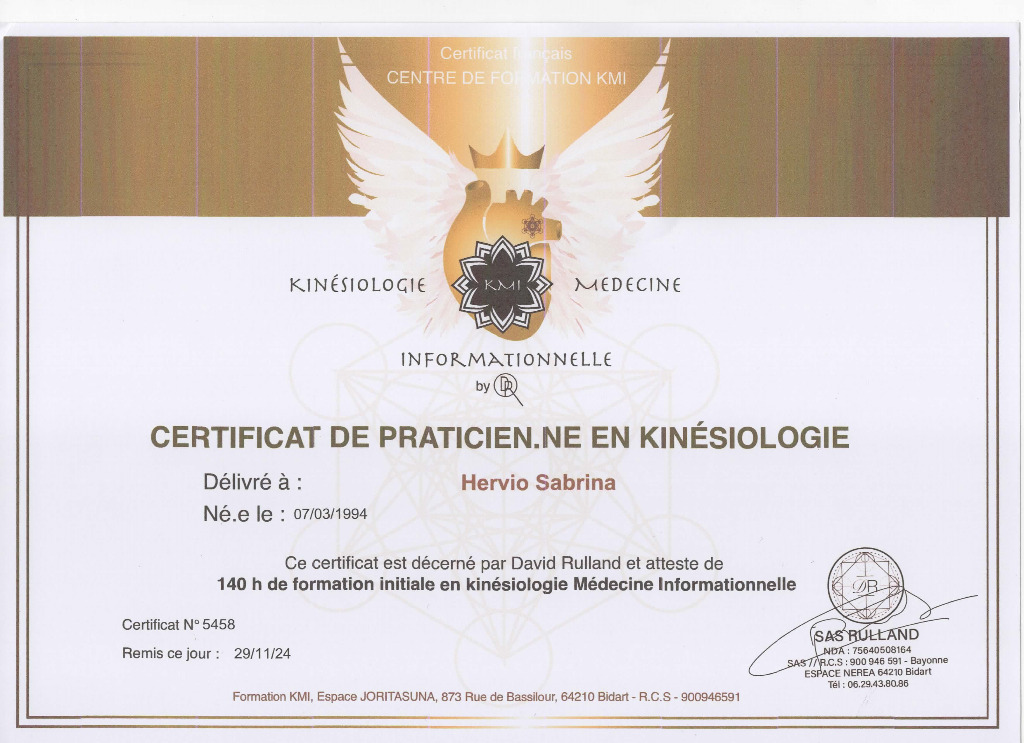 photo diplome Sabrina HERVIO kinésiologue