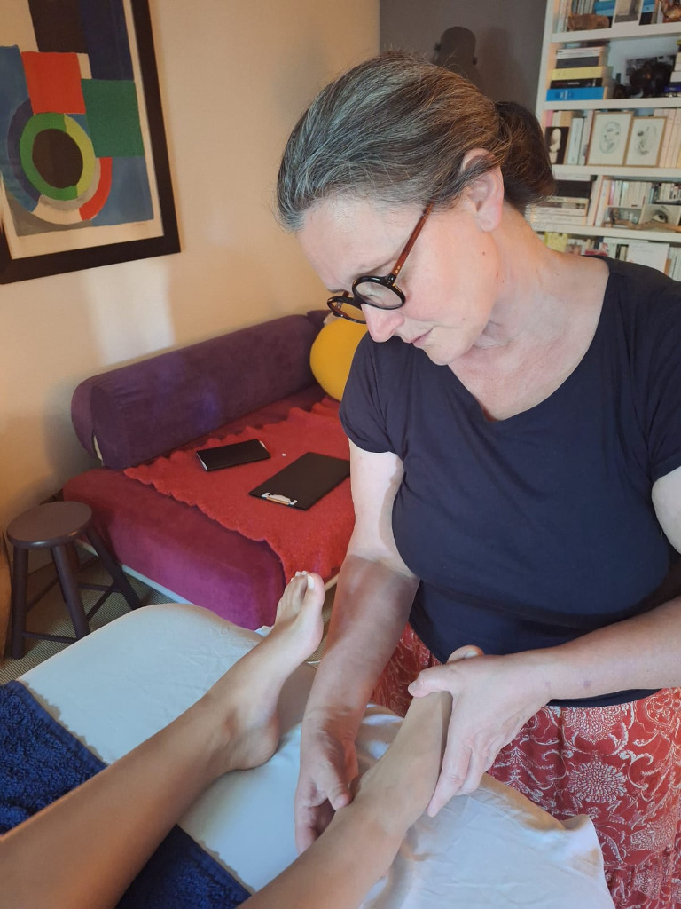 photo seance Claire B - Réflexologie plantaire intégrative