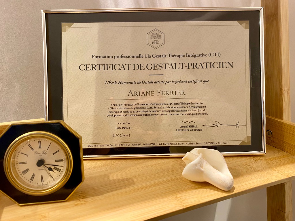 photo diplome Ariane Ferrier - Praticienne Gestalt