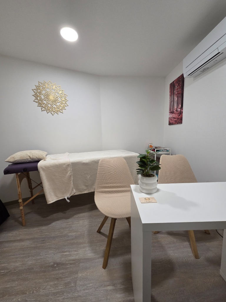 photo cabinet Aurore Bouchard Magnétiseuse