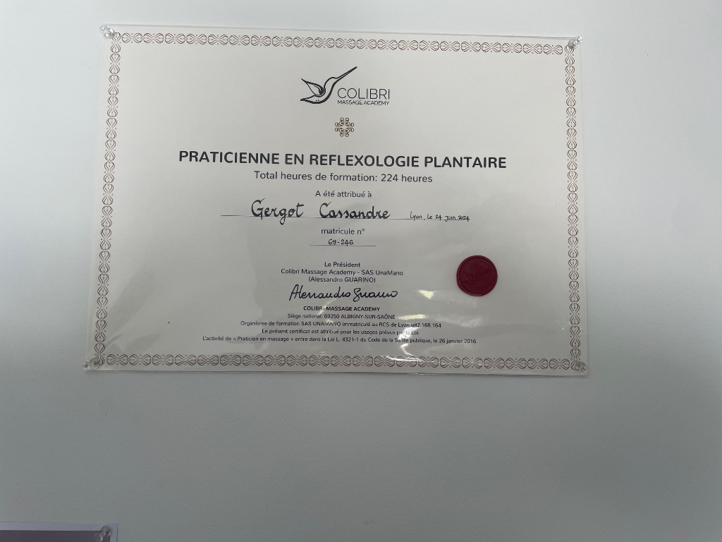 photo diplome Cassandre GERGOT Réflexologue