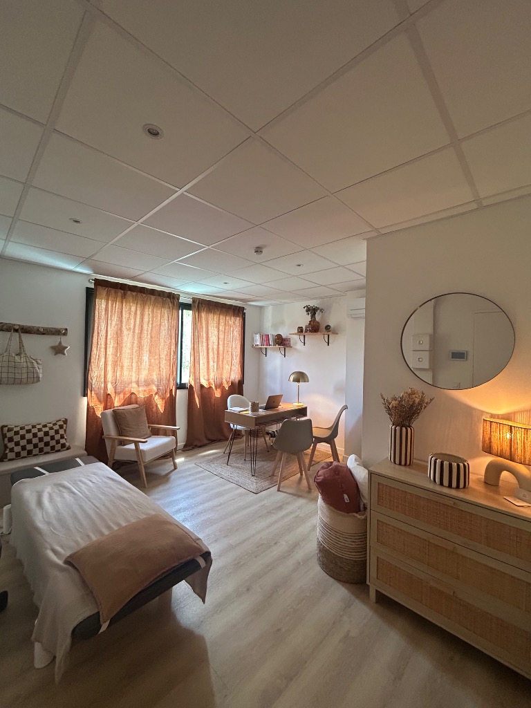 photo cabinet Maeliss Revilla ostéopathe 