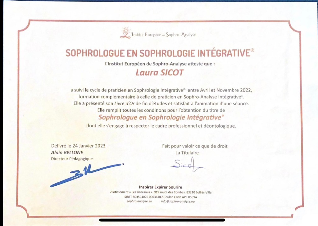 photo diplome Laura Sicot sophrologue