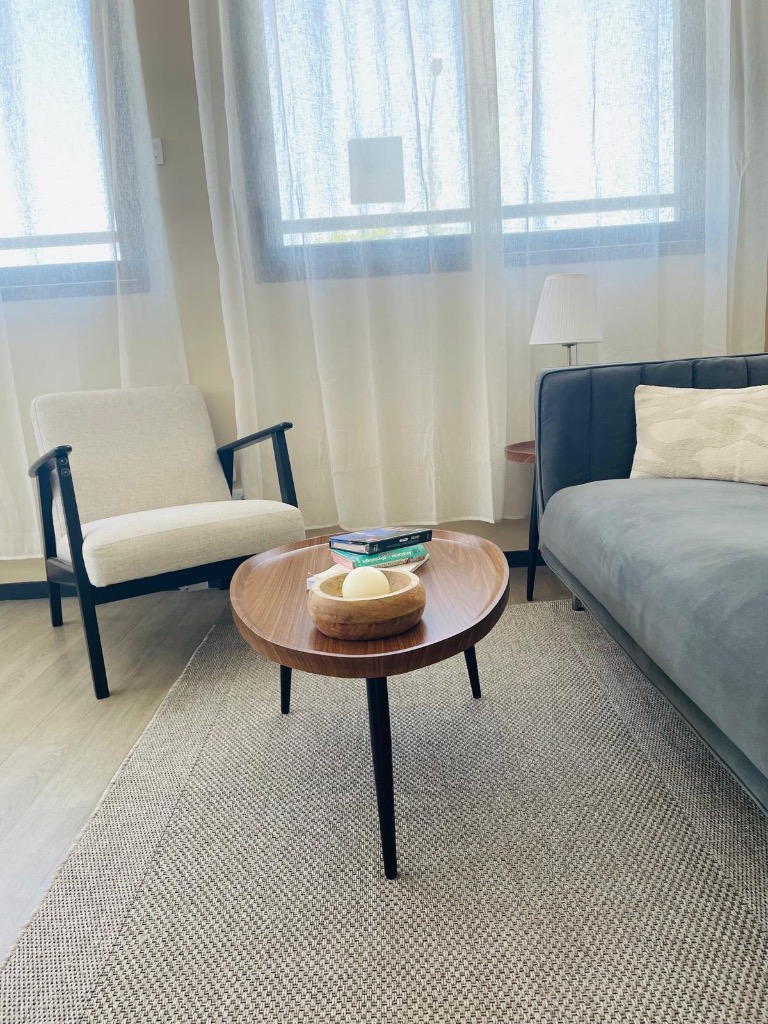 photo cabinet Niazi Maryam