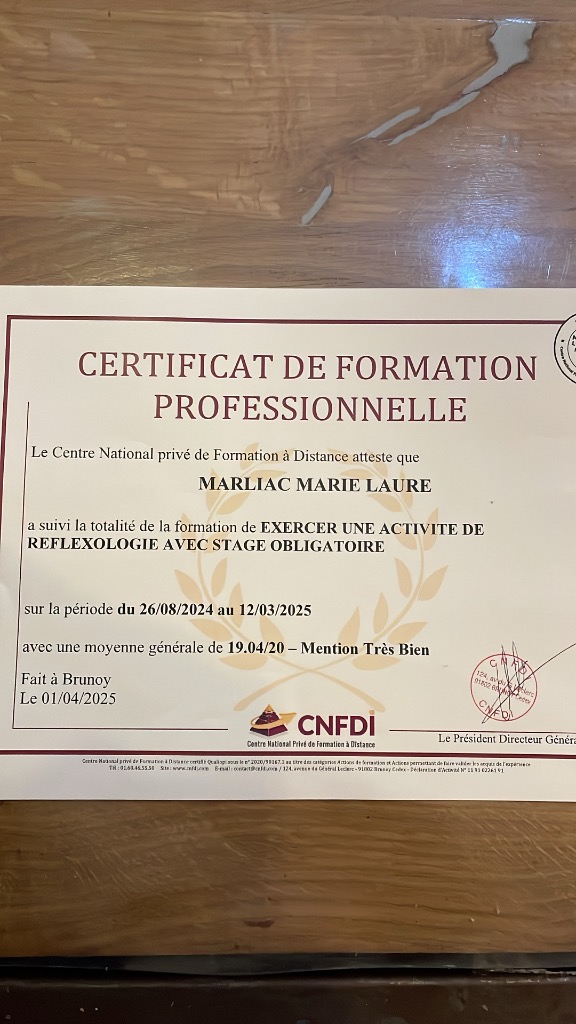photo diplome Marie Marliac Réflexologue 