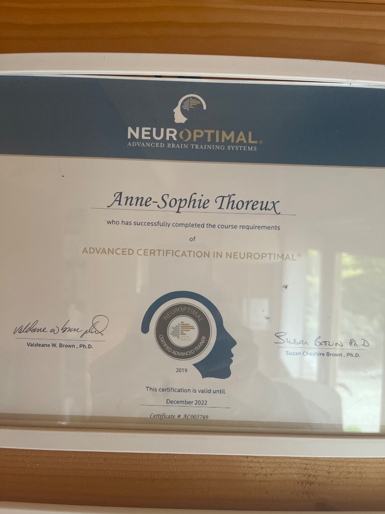 photo diplome Neurofeedback Bretagne Emeraude 