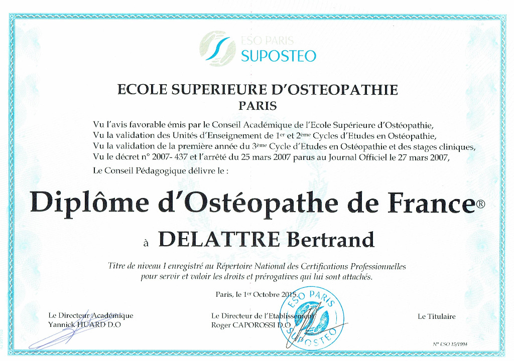 photo diplome Bertrand Delattre ostéopathe tissulaire Paris 20