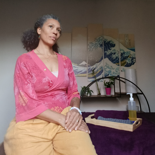 Les couleurs des mains de Carmélite