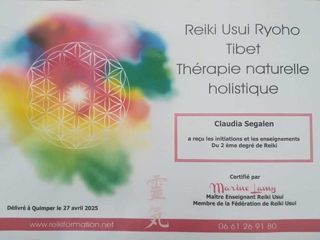 photo diplome Claudia Thérapie  Holistique